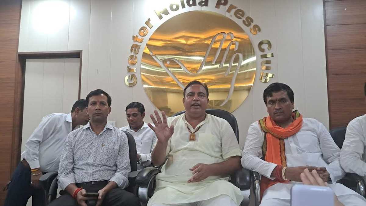 बागेश्वर धाम कथा के लिए बांटे गए वीआईपी पास, आयोजक को पता ही नहीं